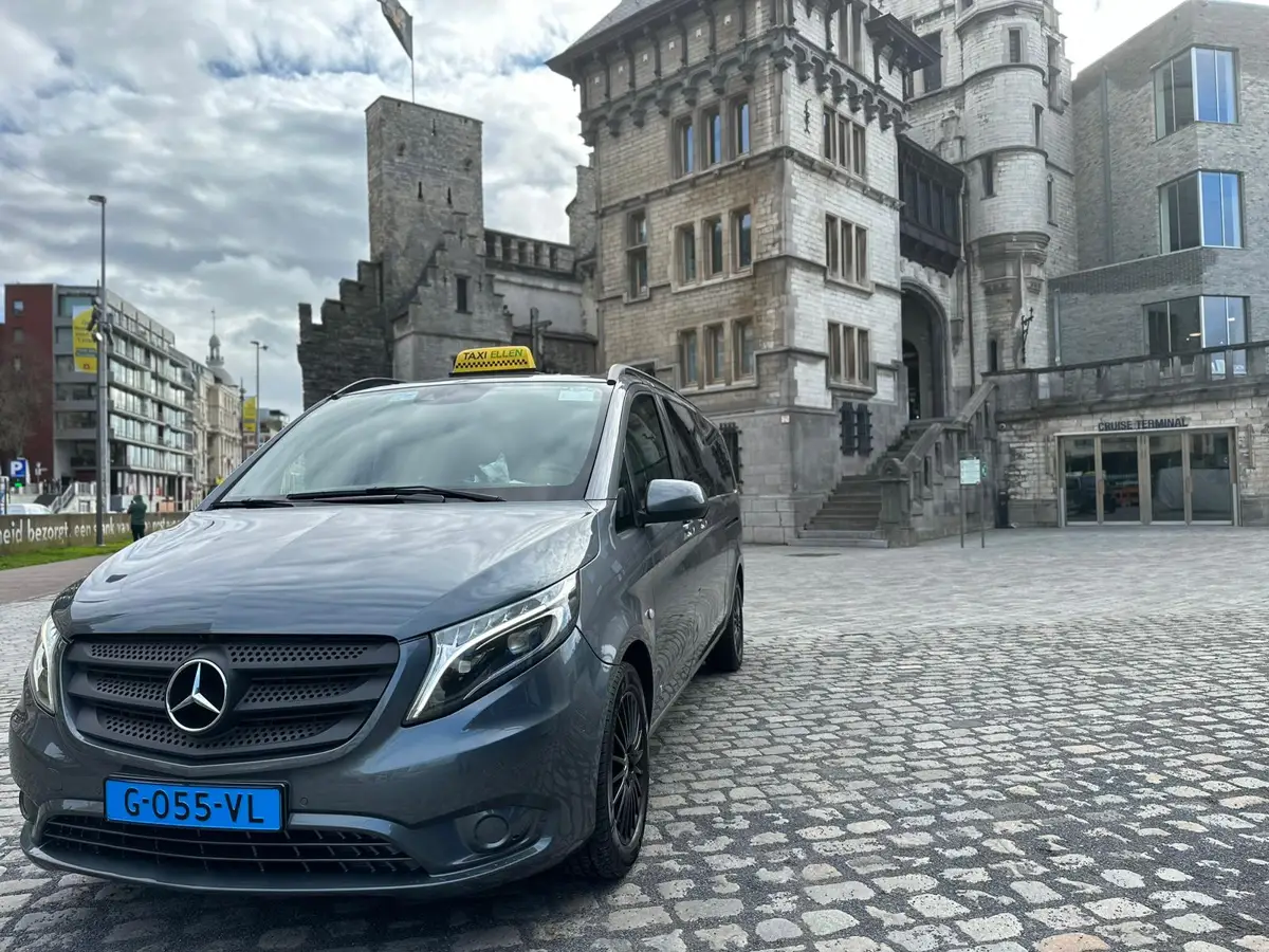 Mercedes Vito taxibus van Taxi Centrale Rijen